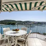 Apartment Apartments By The Sea Jezera, Murter - 796