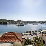 Apartments By The Sea Jezera, Murter - 796 *