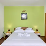Apartments By The Sea Jezera, Murter - 796 Apartment Jezera