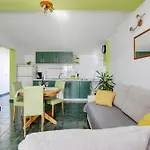 Apartment Apartments By The Sea Jezera, Murter - 796 *