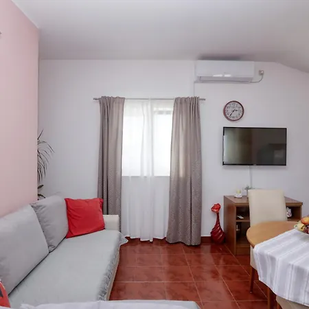 Apartment Apartments By The Sea Jezera, Murter - 796