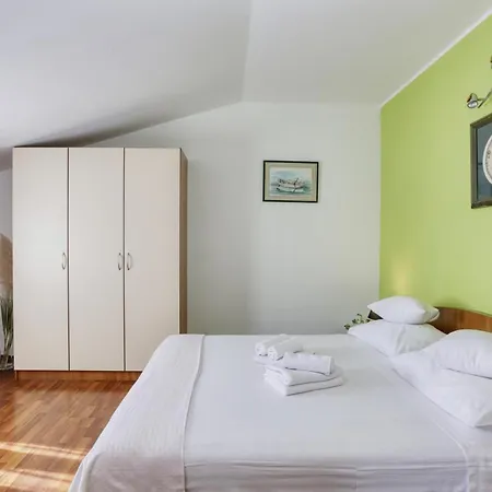 Apartment Apartments By The Sea Jezera, Murter - 796 Jezera