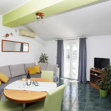 Apartment Apartments By The Sea Jezera, Murter - 796 Jezera