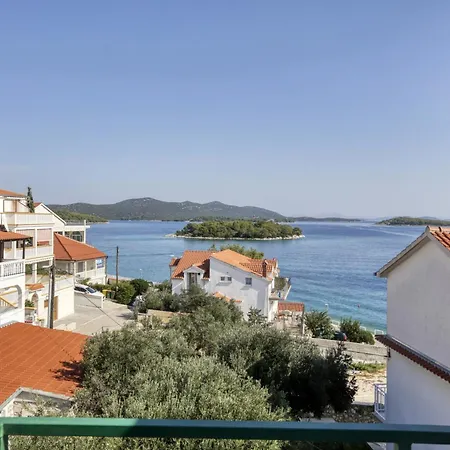Apartment Apartments By The Sea Jezera, Murter - 796 Jezera
