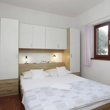 Apartments By The Sea Jezera, Murter - 796 * Jezera