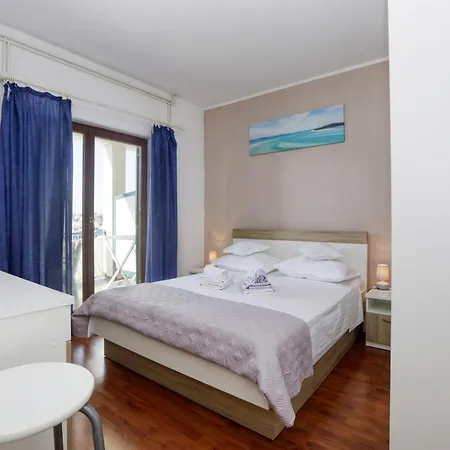 Apartments By The Sea Jezera, Murter - 796 Apartment Jezera