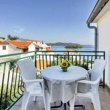 Apartments By The Sea Jezera, Murter - 796 *