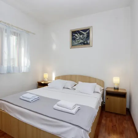 Apartments By The Sea Jezera, Murter - 796 * Jezera
