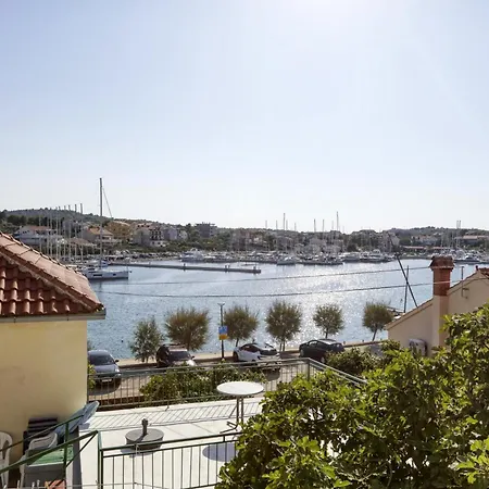 Apartments By The Sea Jezera, Murter - 796 Apartman Jezera