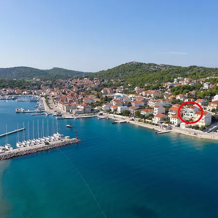 Apartment Apartments By The Sea Jezera, Murter - 796 Jezera