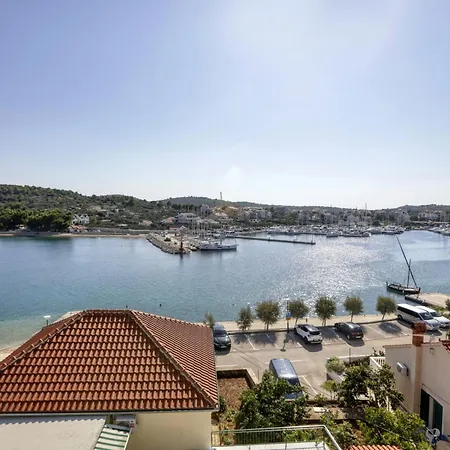 Apartments By The Sea Jezera, Murter - 796 *