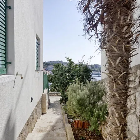 Apartment Apartments By The Sea Jezera, Murter - 796