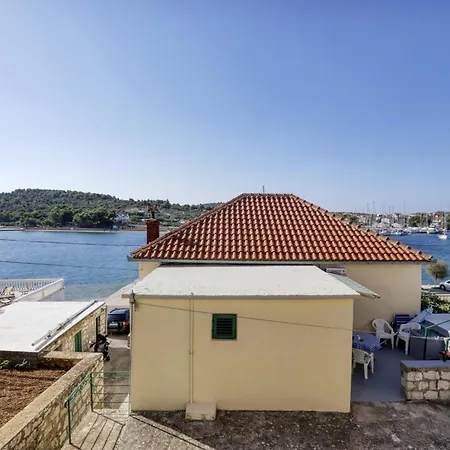 Apartment Apartments By The Sea Jezera, Murter - 796 *