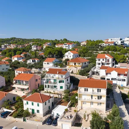 Apartment Apartments By The Sea Jezera, Murter - 796 Jezera