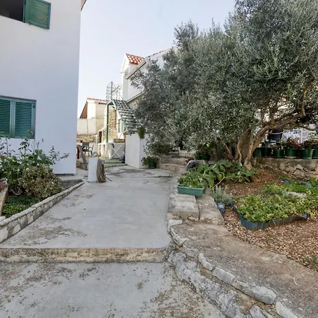 Apartment Apartments By The Sea Jezera, Murter - 796 Jezera