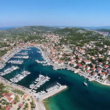 Apartments By The Sea Jezera, Murter - 796