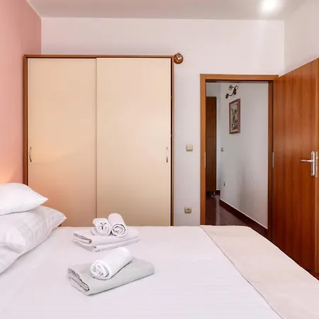 Apartments By The Sea Jezera, Murter - 796