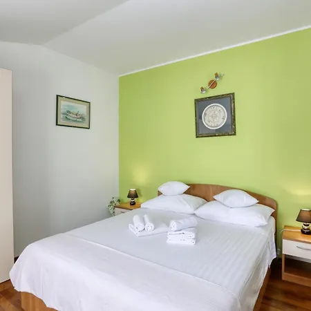 Apartman Apartments By The Sea Jezera, Murter - 796 *