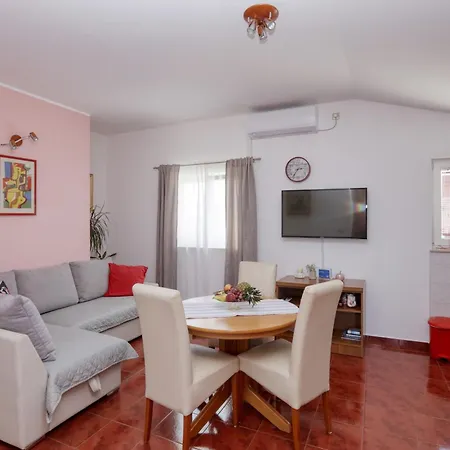 Apartman Apartments By The Sea Jezera, Murter - 796 *