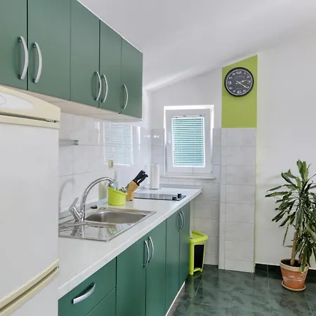 Apartments By The Sea Jezera, Murter - 796 *