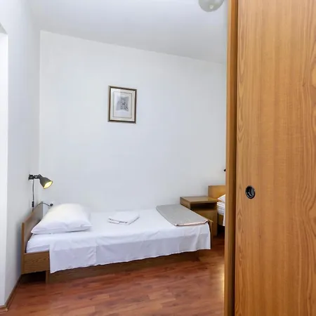Apartman Apartments By The Sea Jezera, Murter - 796 *