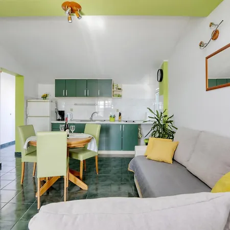 Apartman Apartments By The Sea Jezera, Murter - 796 *
