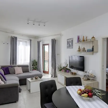 Apartman Apartments By The Sea Jezera, Murter - 796 *