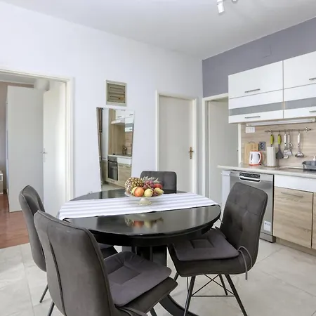 Apartman Apartments By The Sea Jezera, Murter - 796 Jezera