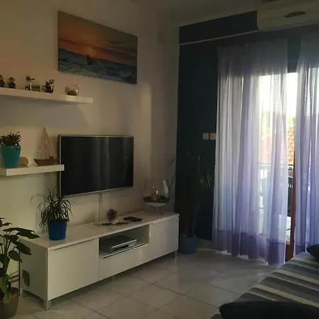 Apartment Apartments By The Sea Jezera, Murter - 796