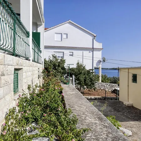 Apartman By The Sea Jezera, Murter - 796 *